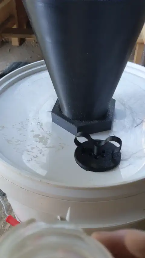 Animation montrant l’ouverture de la soupape de dépression lorsque l’aspiration est obstruée